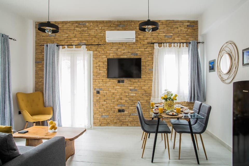 TV and multimedia, Living room, Dining area