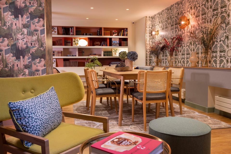 Library, Living room, Seating area