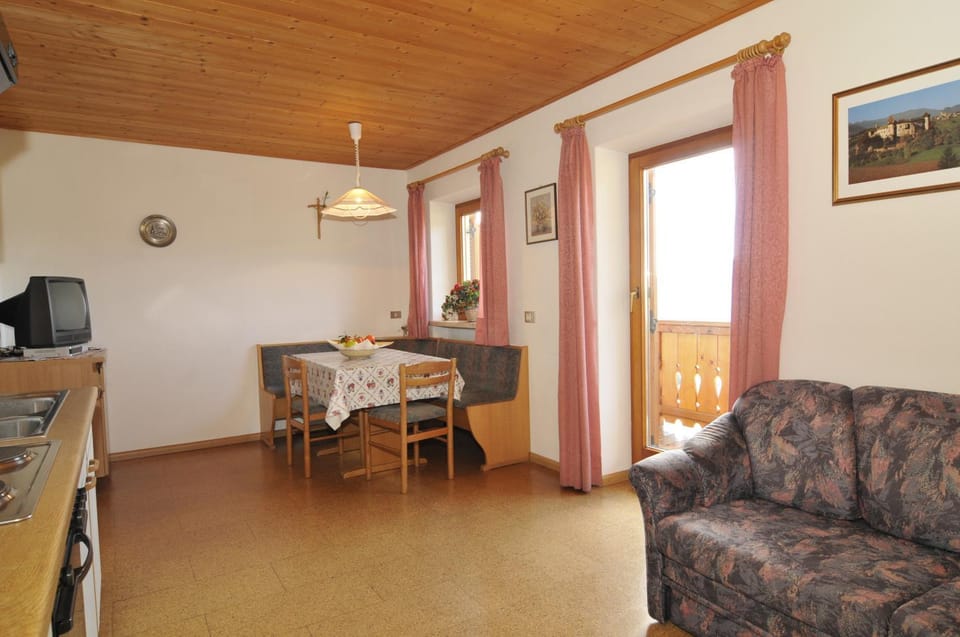 Day, Decorative detail