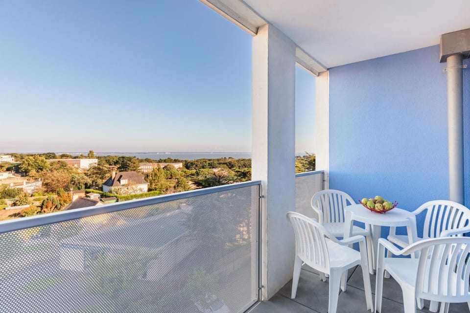 View (from property/room), Balcony/Terrace, Dining area