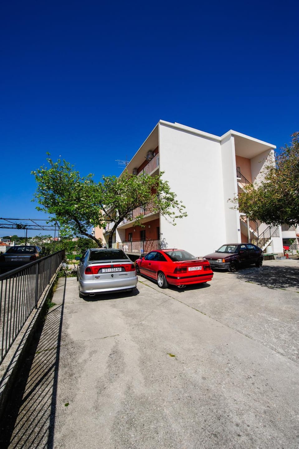 Facade/entrance, Bird's eye view