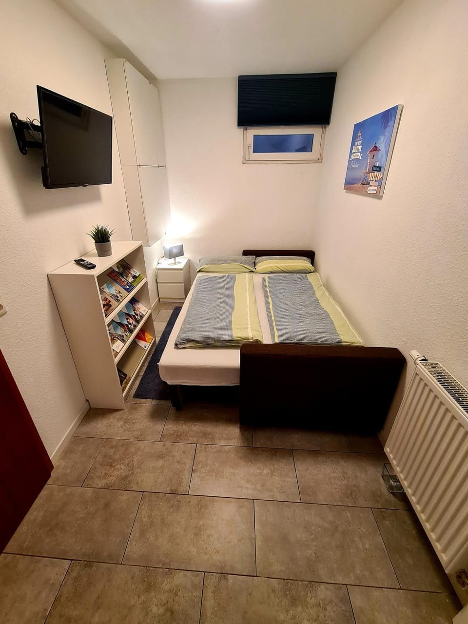 TV and multimedia, Photo of the whole room, Bedroom