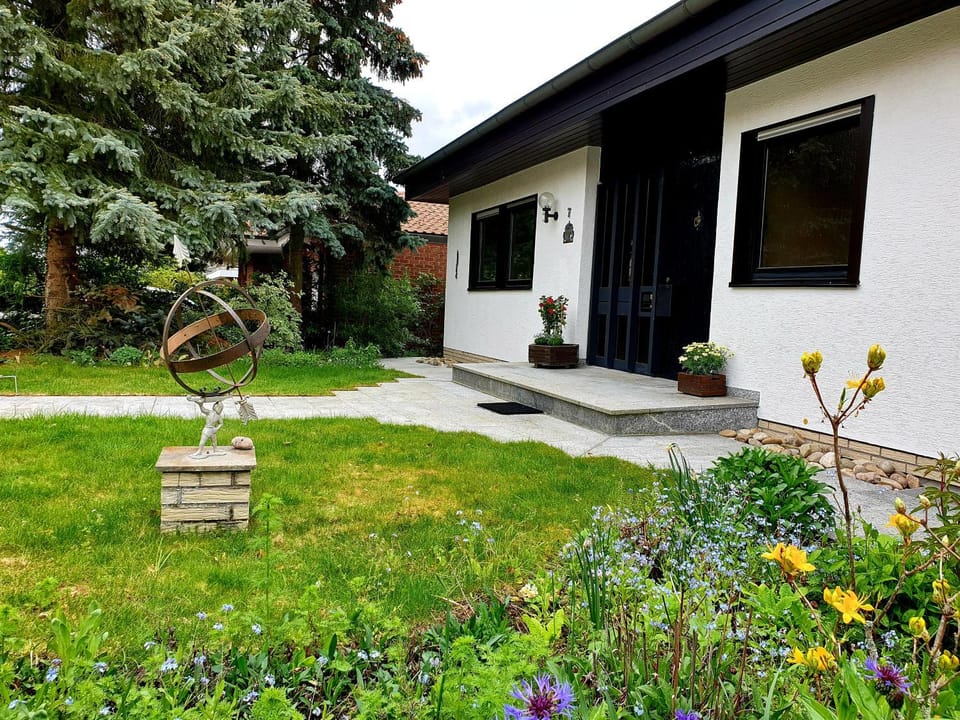Property building, Facade/entrance, Garden