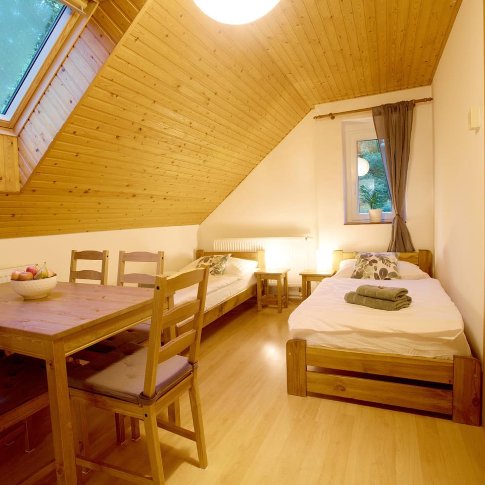 Bed, Living room, Photo of the whole room, Seating area, Area and facilities