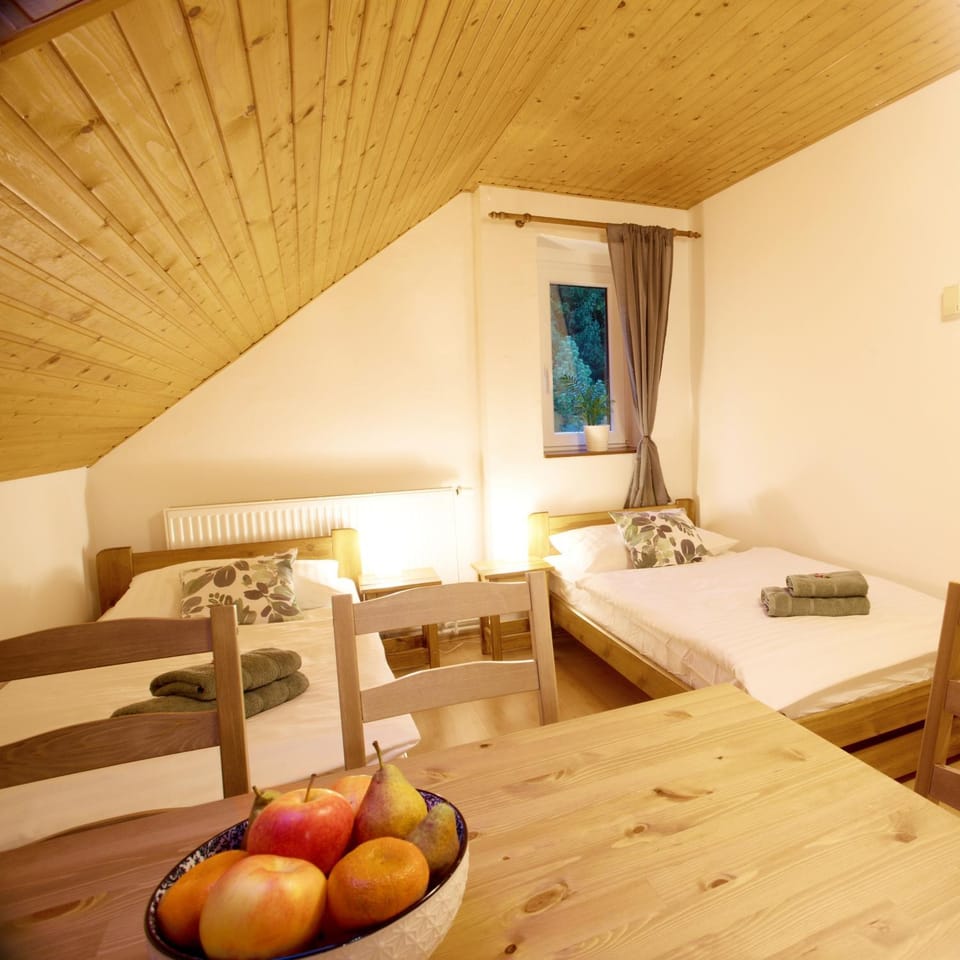 Bed, Dining area, Bedroom