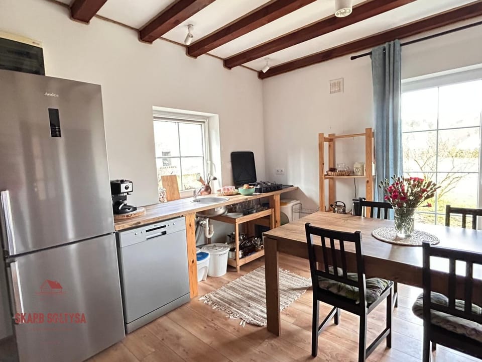 Coffee/tea facilities, Kitchen or kitchenette, Living room, Dining area, dishwasher, stove