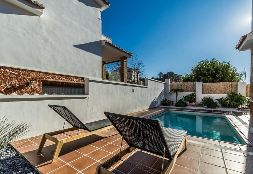 Pool view, Swimming pool, sunbed