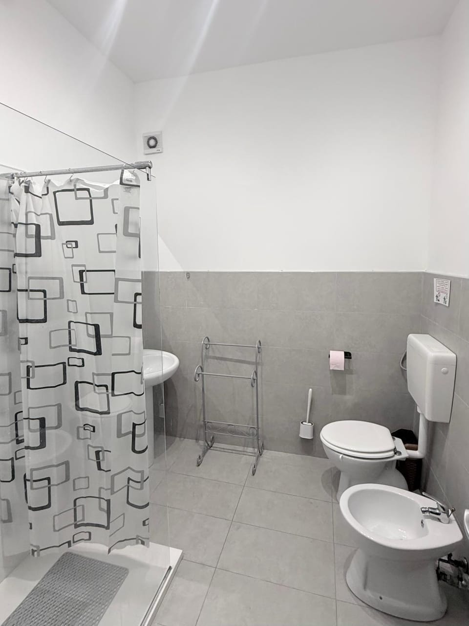 Shower, Bathroom, bidet