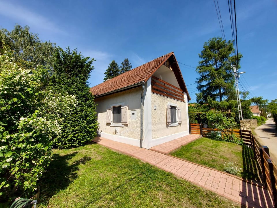 Kilátás a tóra Apartman House in Hungary