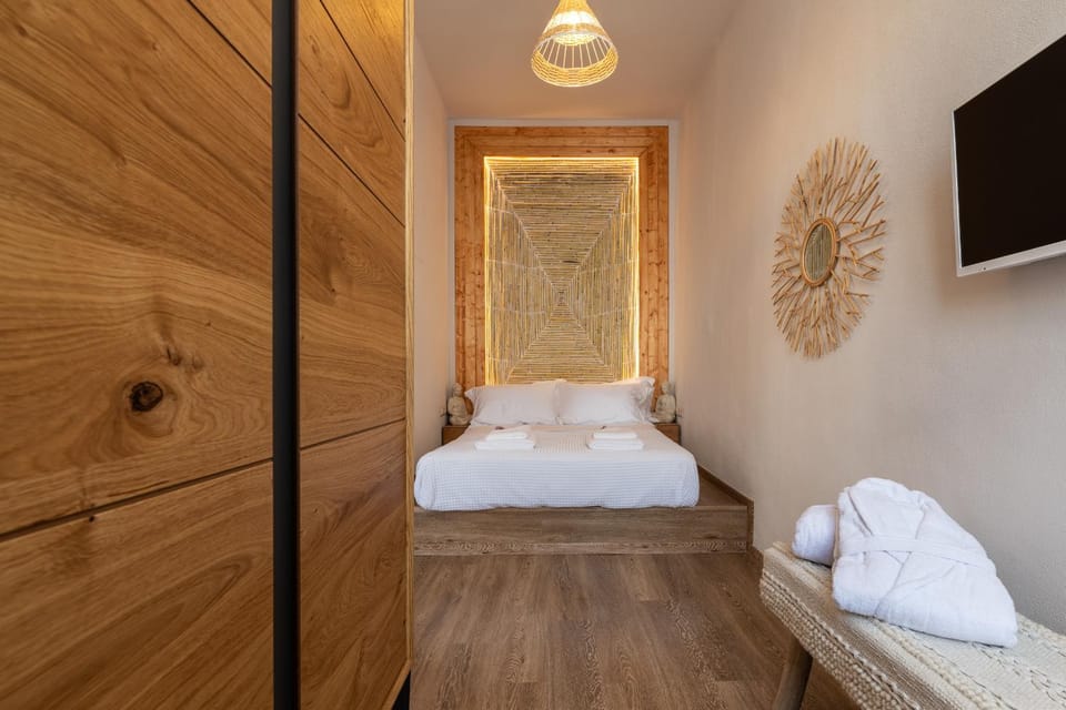 Bed, Photo of the whole room