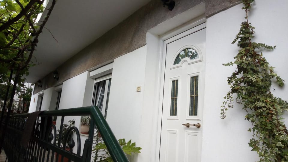 Property building, Facade/entrance, Balcony/Terrace