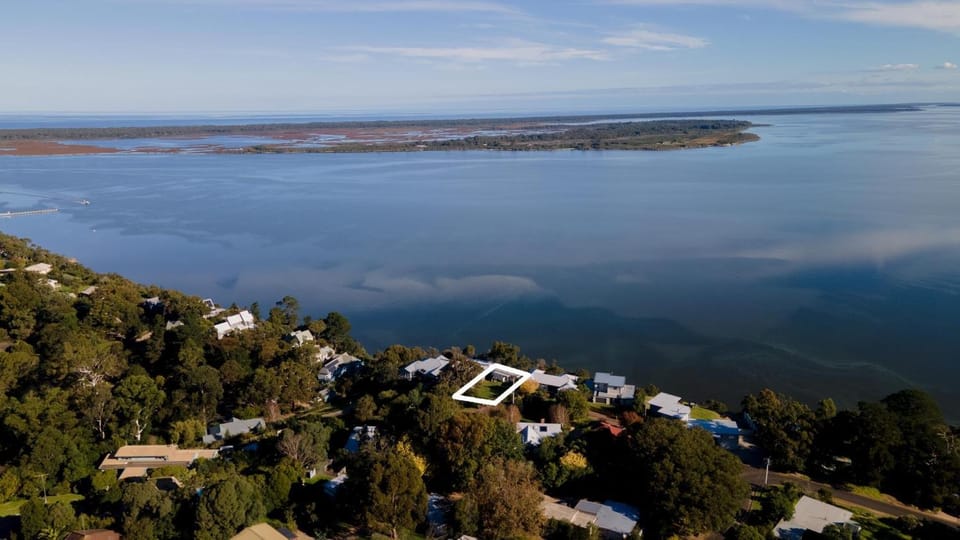 Lakescapes Cottage House in Metung