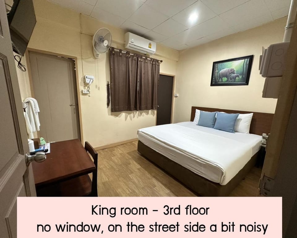 Achcha hotel - itsaraphap MRT station - Wat Arun Hotel in Bangkok