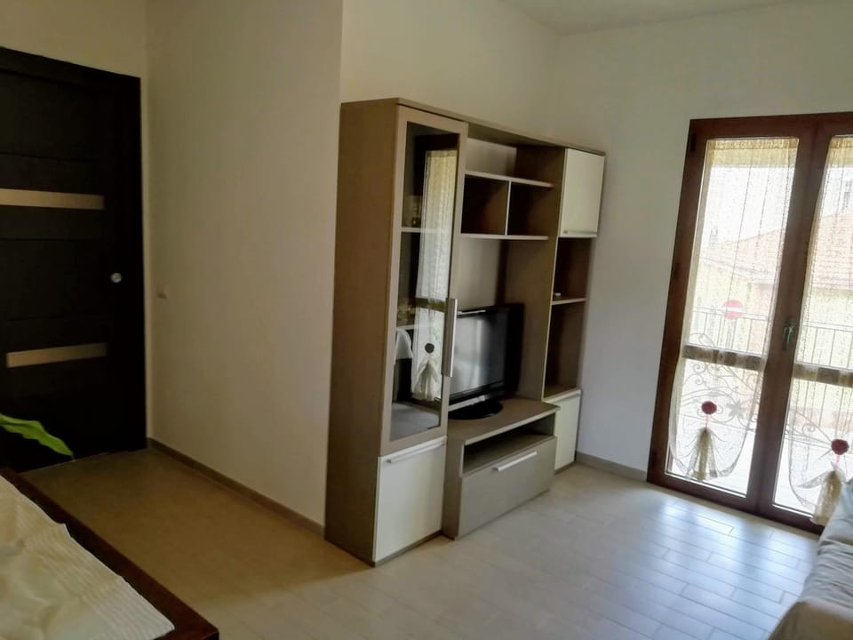 Communal lounge/ TV room, TV and multimedia, Living room, Seating area