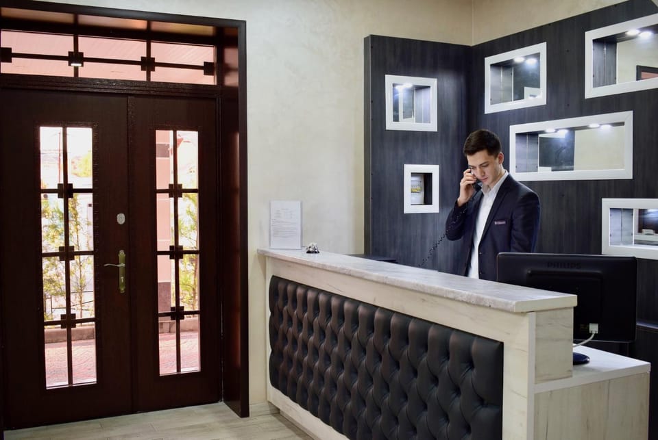 Staff, Living room, Lobby or reception