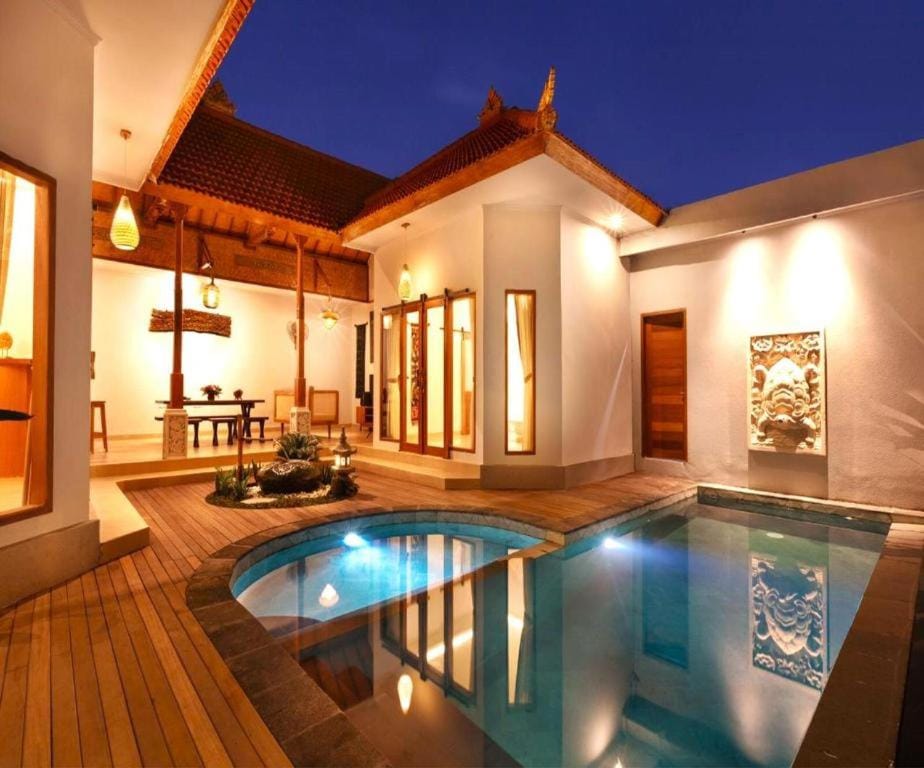 Property building, Garden, Decorative detail, Swimming pool