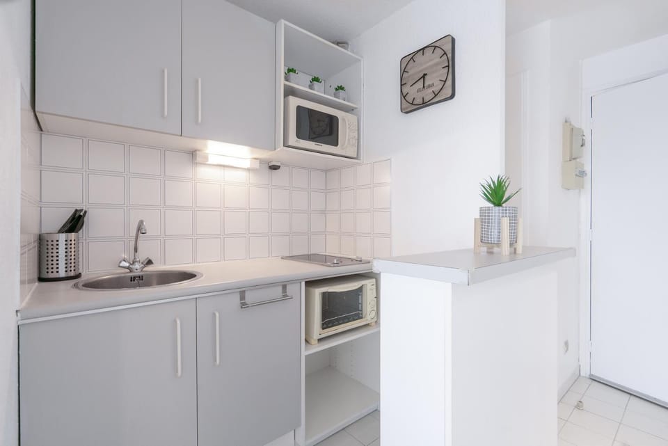 Appart 6 pers vue mer-piscine-parking-clim-wifi Apartment in Agde