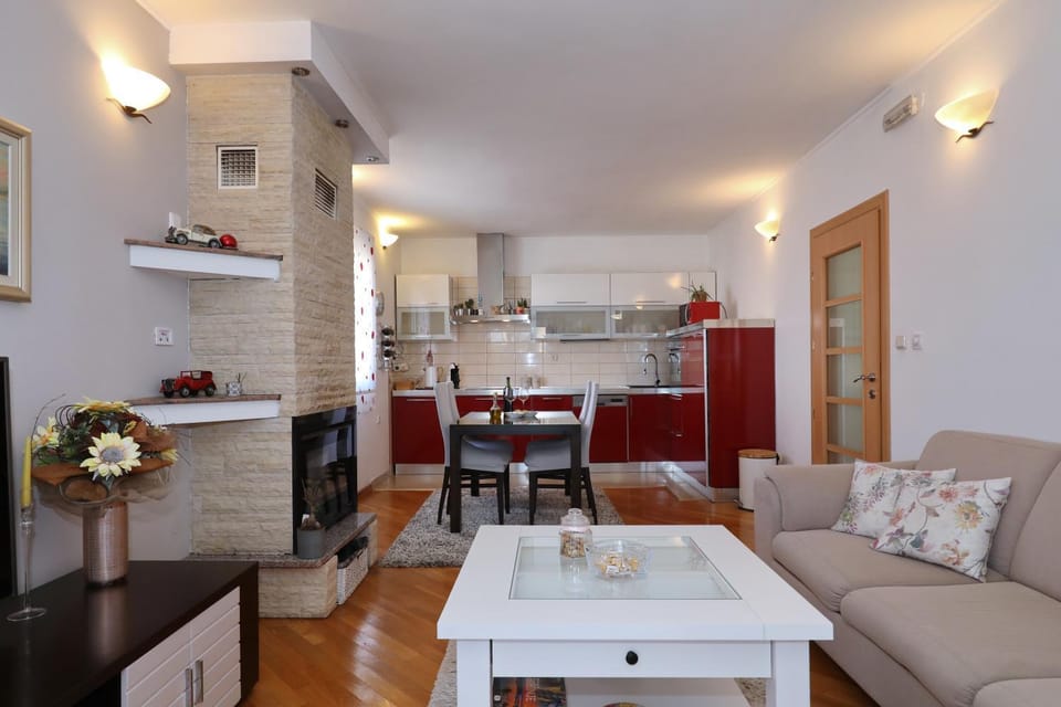 Kitchen or kitchenette, Living room, Seating area, Dining area, minibar, pet friendly, stove