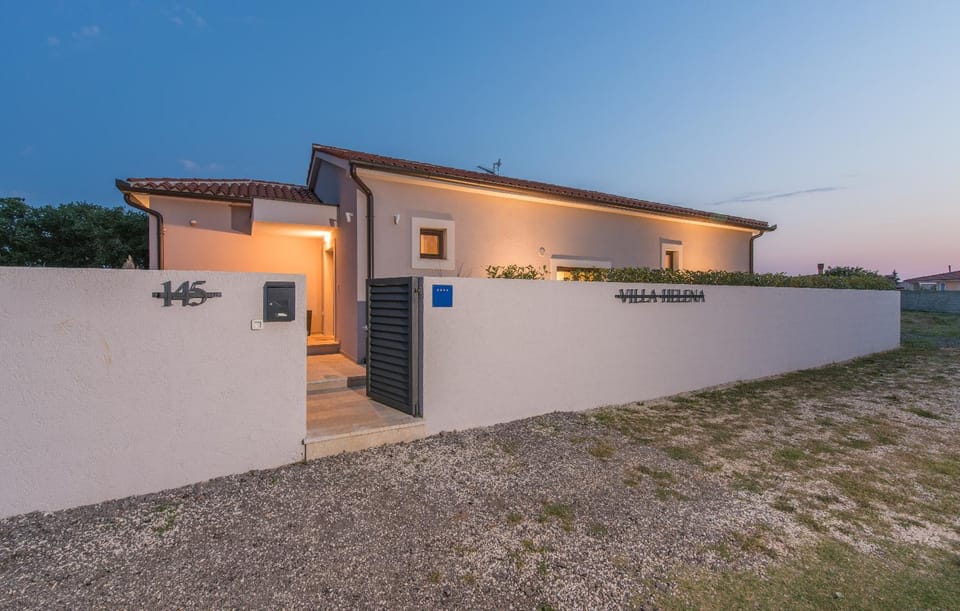 Villa Helena Villa in Peroj