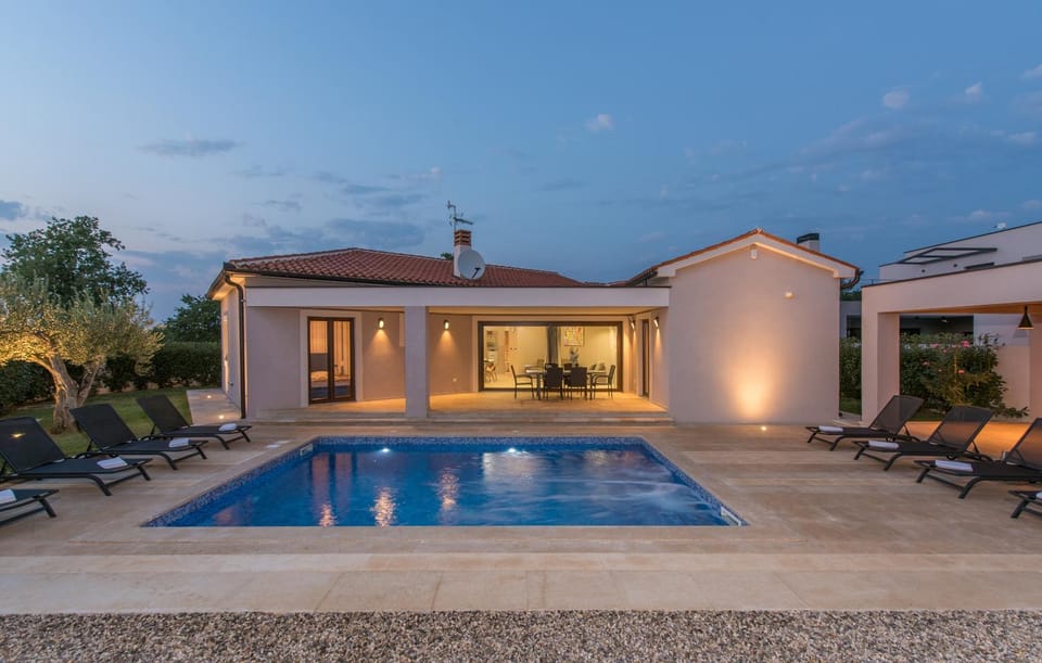 Villa Helena Villa in Peroj