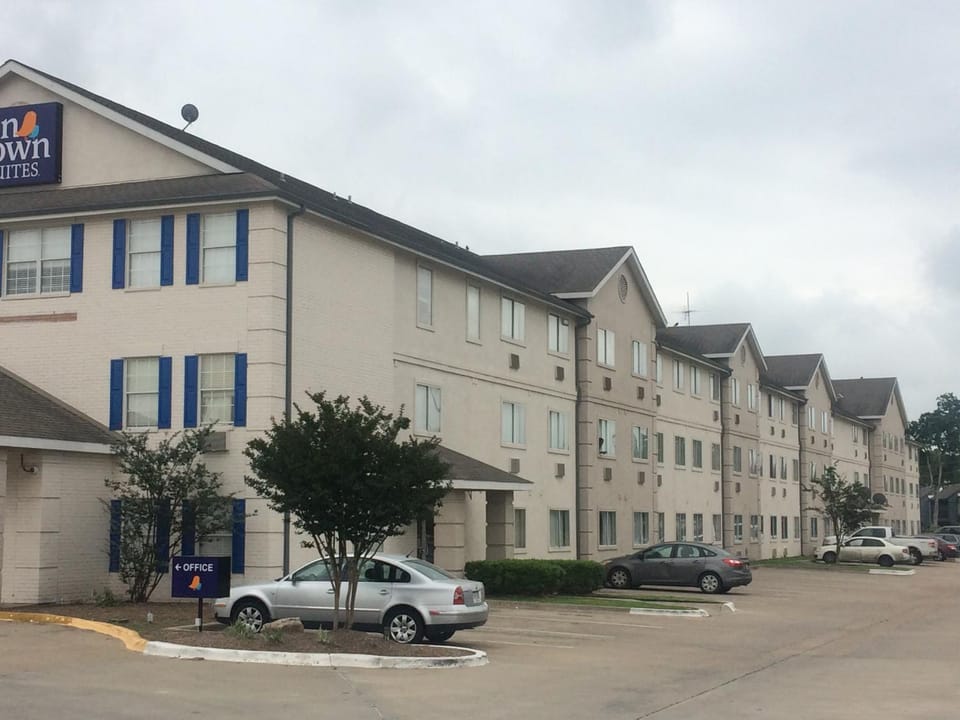 InTown Suites Extended Stay Select Houston TX - BrookHollow Hotel in Houston