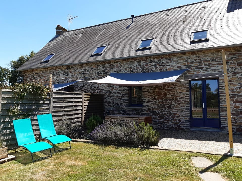 Property building, Patio, Garden, Balcony/Terrace, hair dresser