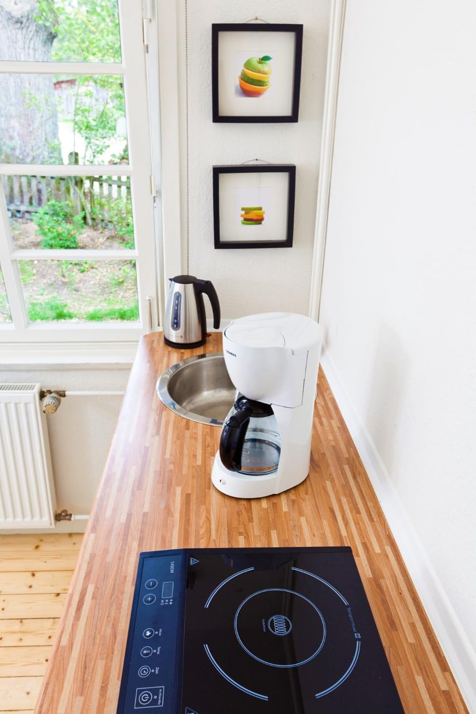 Coffee/tea facilities, Kitchen or kitchenette, Bedroom