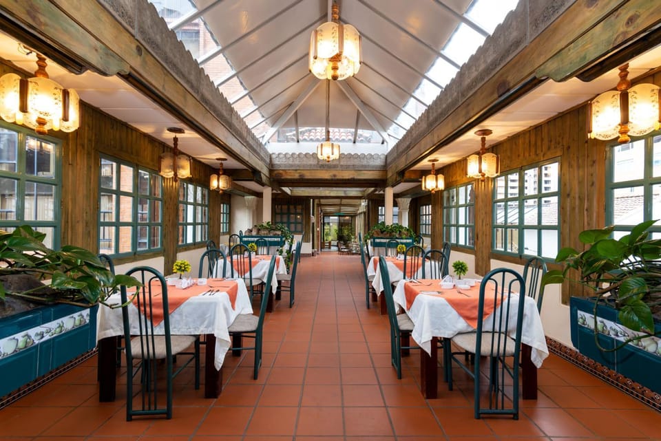 Restaurant/places to eat, Banquet/Function facilities