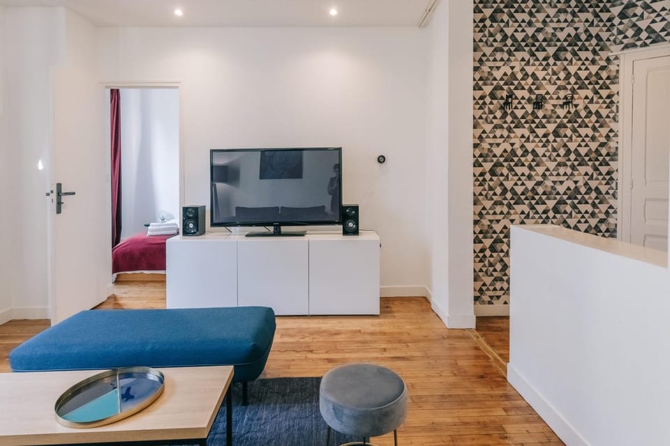 Communal lounge/ TV room, TV and multimedia, Living room, Seating area