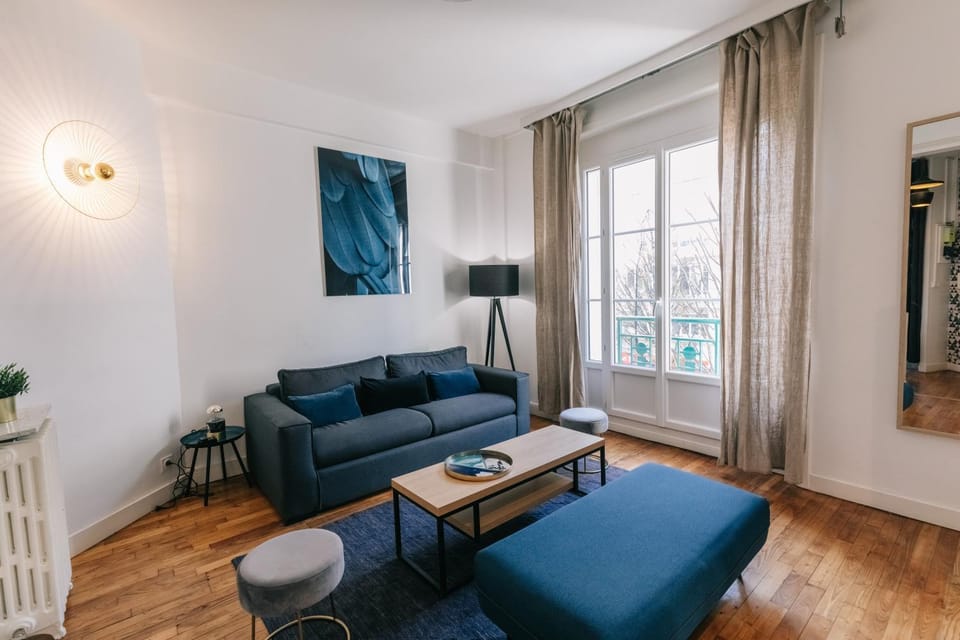 TV and multimedia, Living room, Seating area, internet