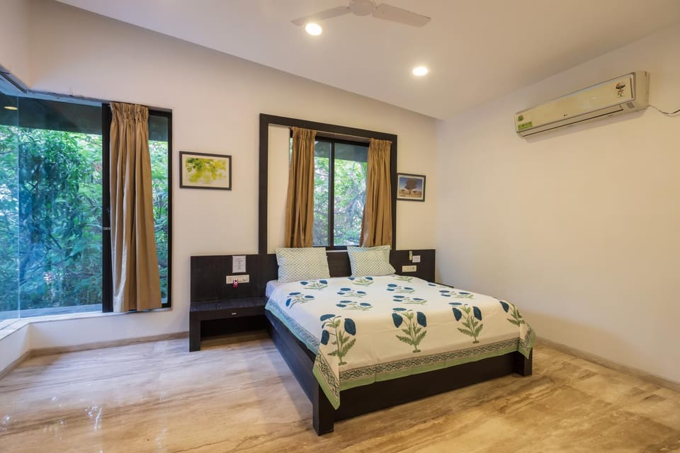 Bed, View (from property/room), Photo of the whole room, Bedroom, towels, air conditioner