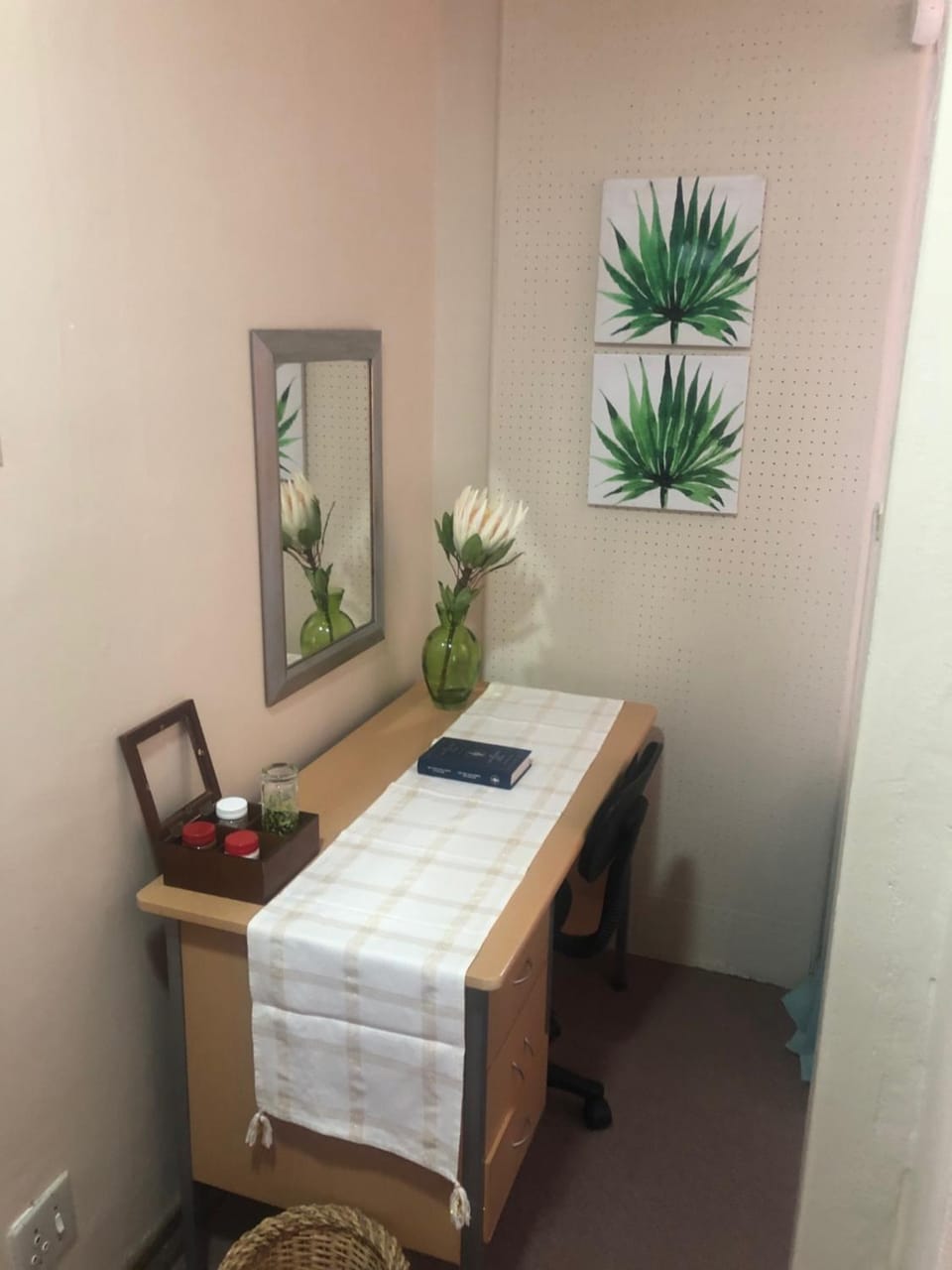 Coffee/tea facilities, Seating area, Bedroom