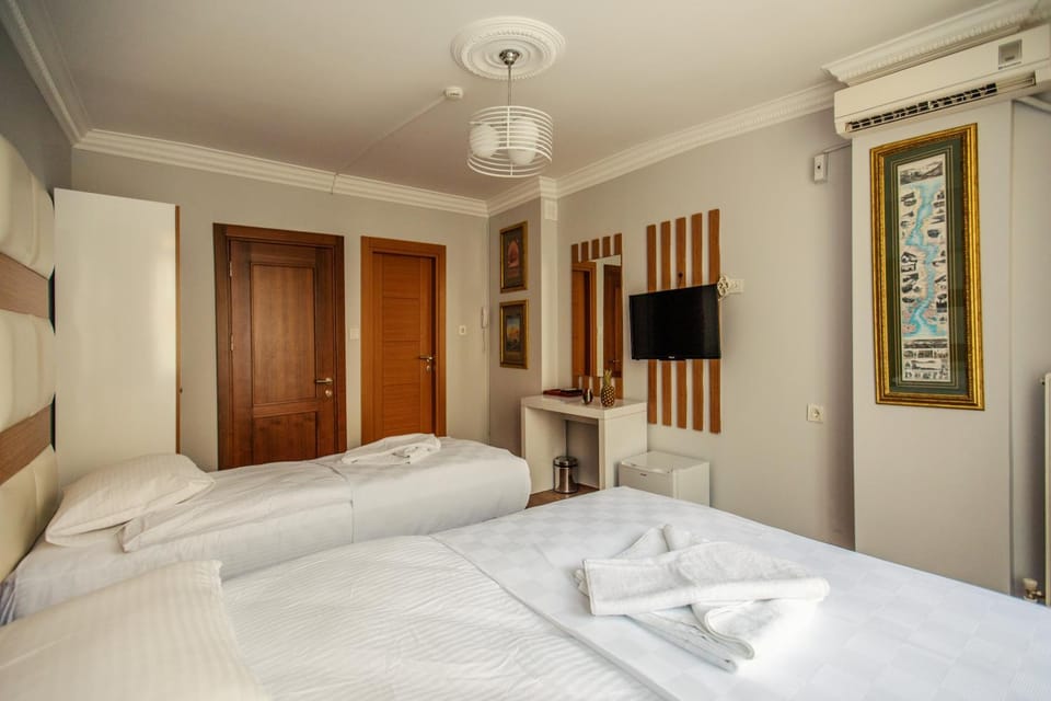 Bed, Other, Decorative detail