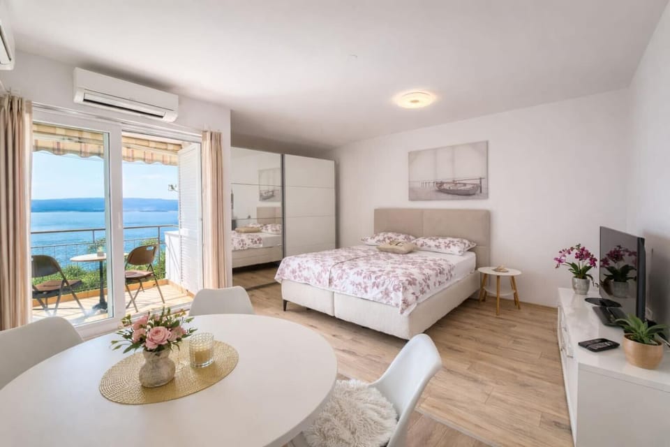 Living room, Dining area, Bedroom