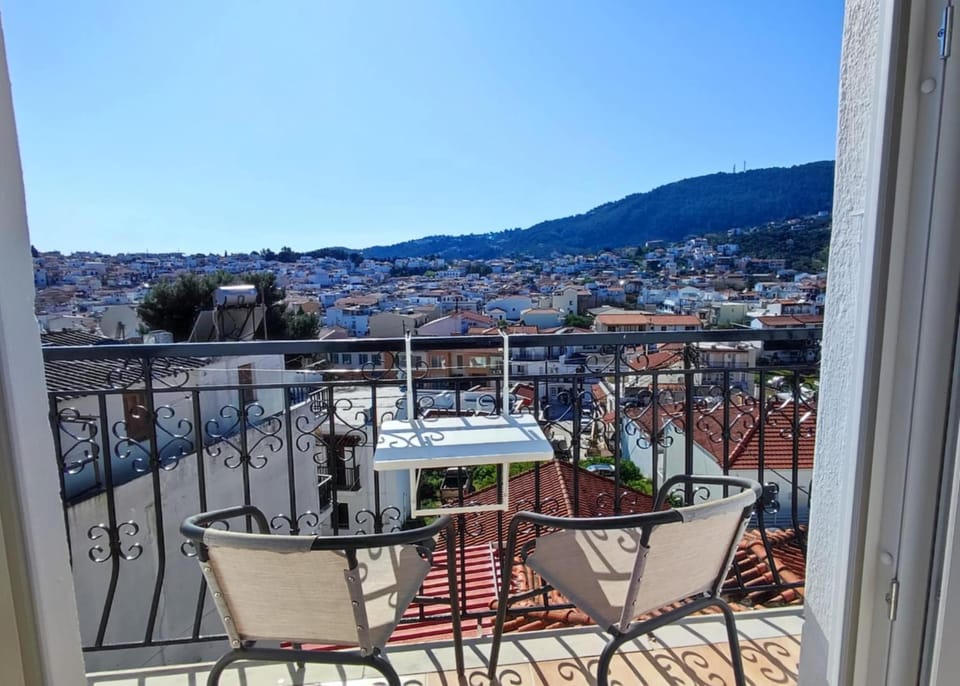 View (from property/room), Balcony/Terrace, City view