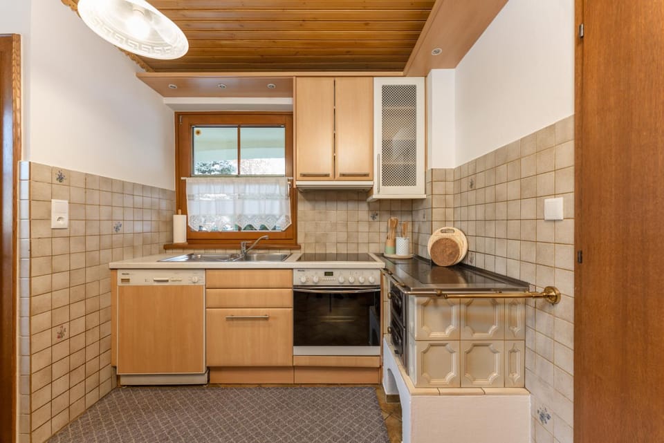 Kitchen or kitchenette, dishwasher, pet friendly, stove