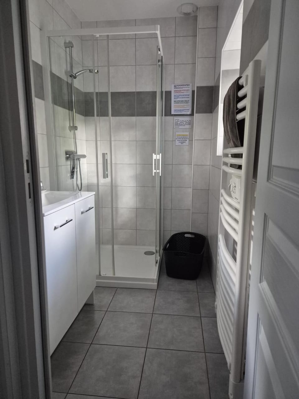Bed, Photo of the whole room, towels, wardrobe
