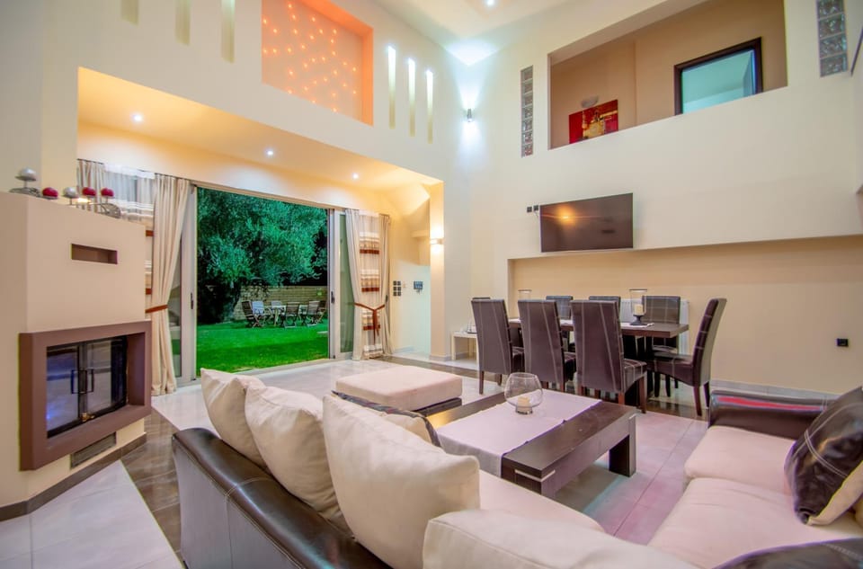 Living room, Seating area, Dining area