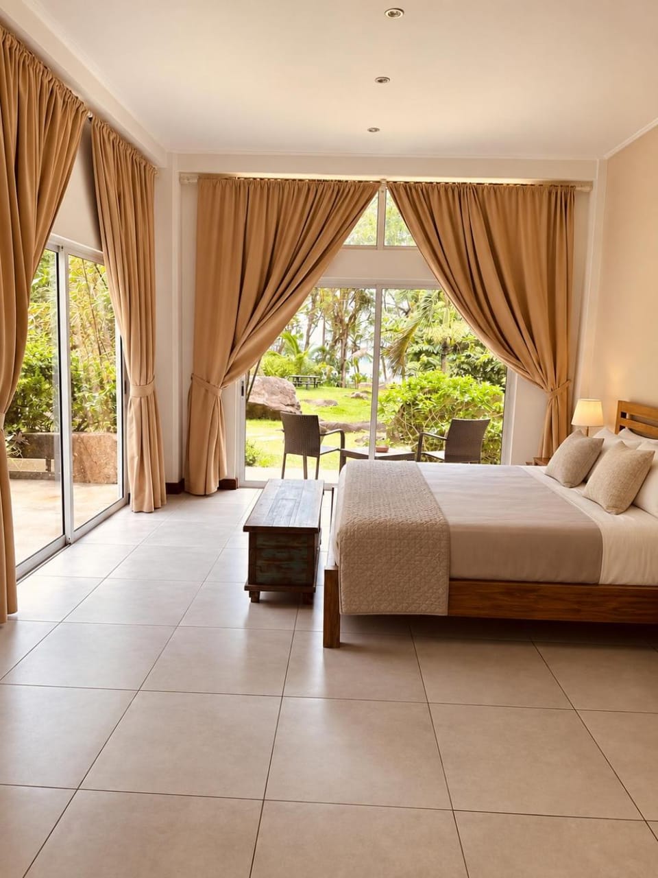 Bed, View (from property/room), Balcony/Terrace, Photo of the whole room, Bedroom
