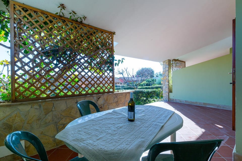 Patio, Dining area