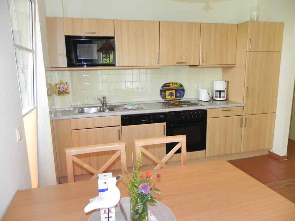 Kitchen or kitchenette, Photo of the whole room, Dining area