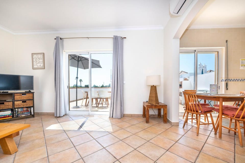 TV and multimedia, Living room, Dining area