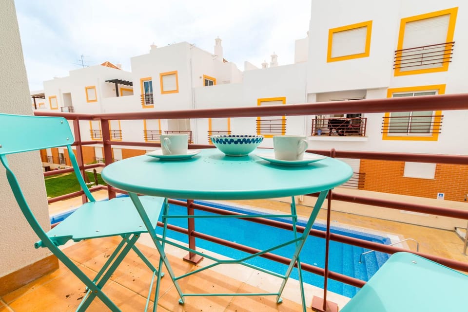 Balcony/Terrace, Dining area, Pool view