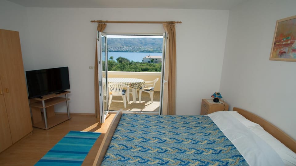 Bed, TV and multimedia, Balcony/Terrace, Bedroom, Sea view