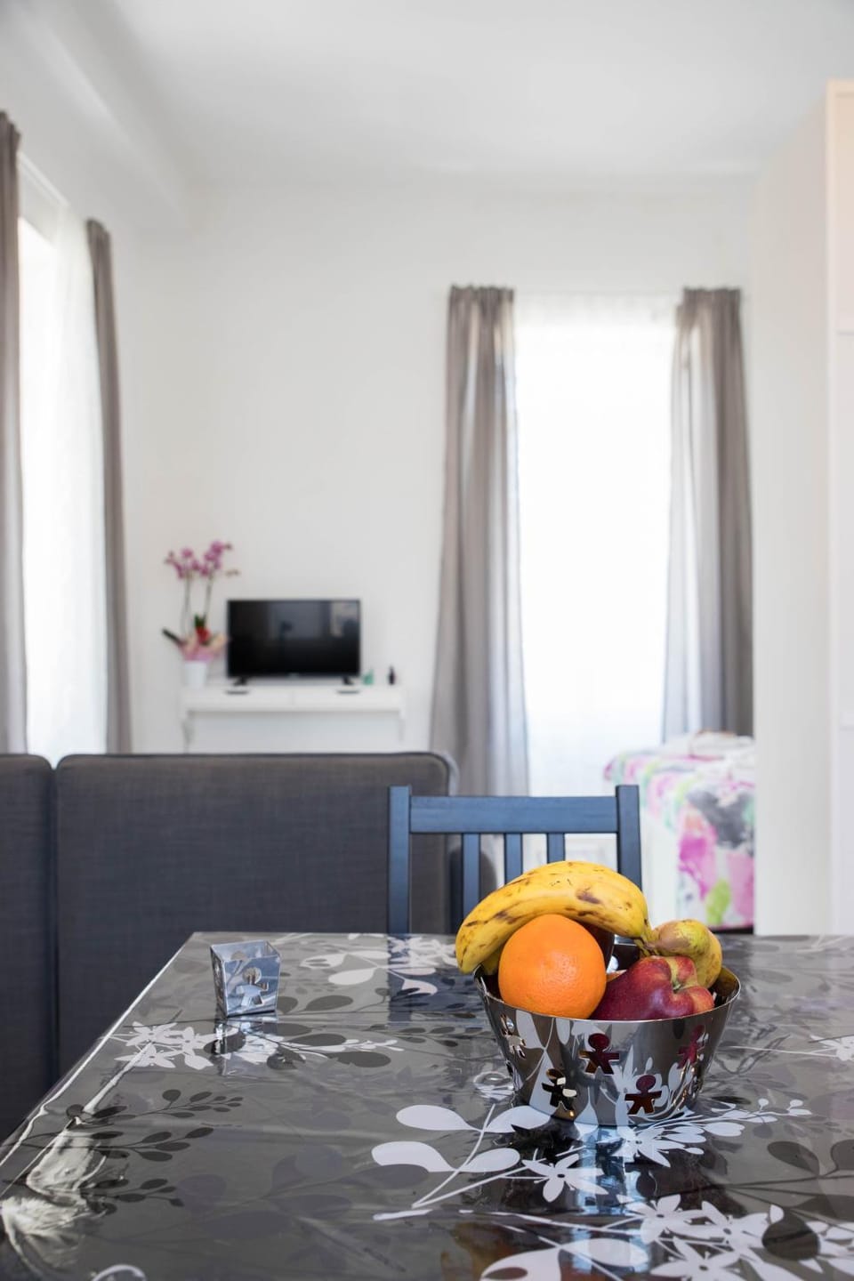 Communal lounge/ TV room, TV and multimedia, Living room, Seating area, Dining area, Evening entertainment, Communal kitchen