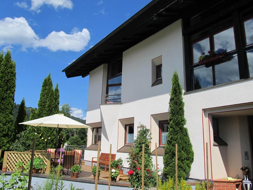 Facade/entrance, Balcony/Terrace
