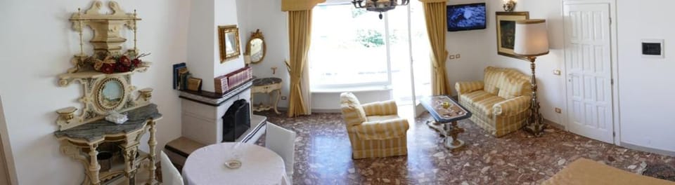 Appartamento in villa ad Ischia Apartment in Ischia