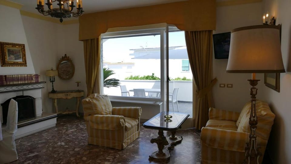 Appartamento in villa ad Ischia Apartment in Ischia