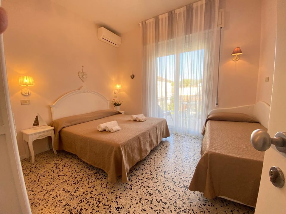 Bed, Photo of the whole room, Bedroom, towels, air conditioner
