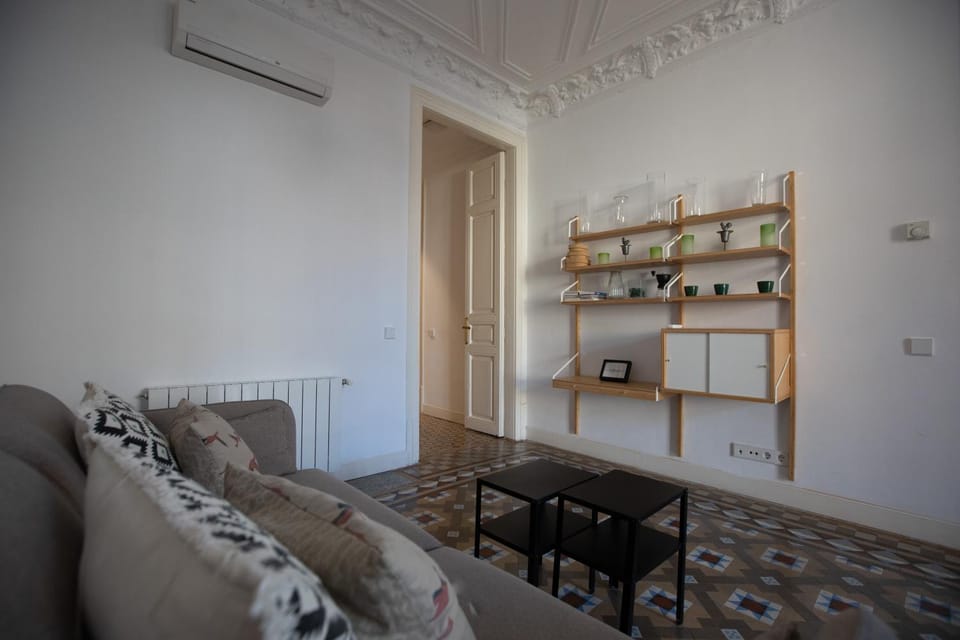 Living room, Seating area, Dining area, air conditioner